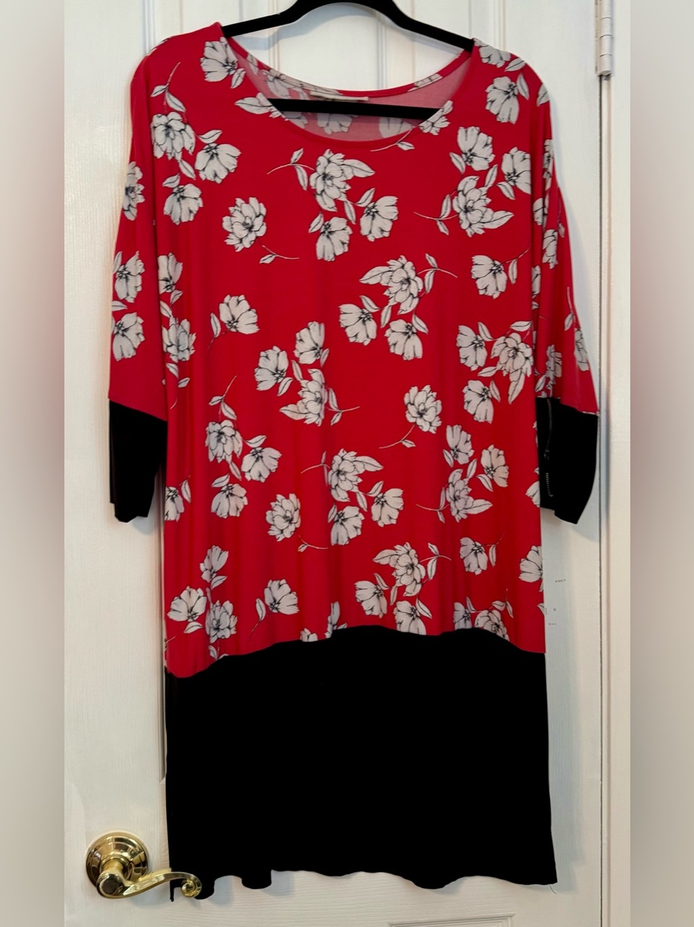Woman Within Size L 18/20 fits like 2x: Red Floral Tunic with Black Hem & Cuffs